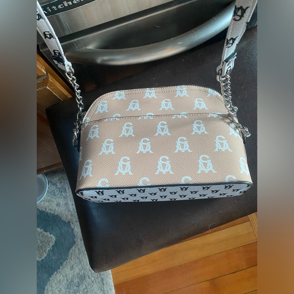 Amazingly unique Steve Madden Colorblock SM Crossbody NWT - Picture 3 of 8